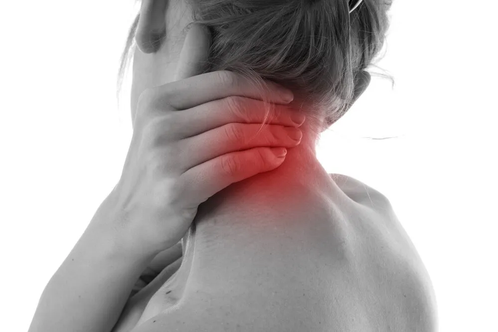 Cómo aliviar el dolor de la parte posterior del cuello