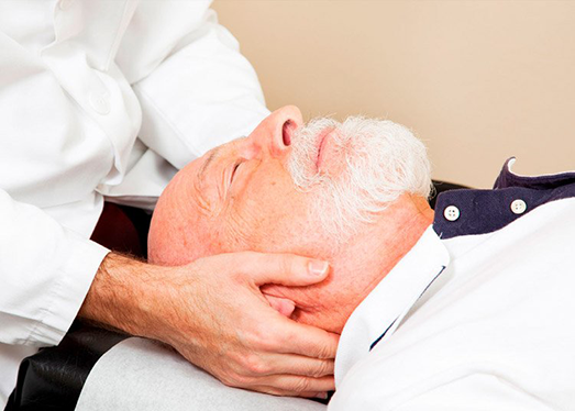¿Pueden los quiroprácticos ayudar con los dolores de cabeza?
